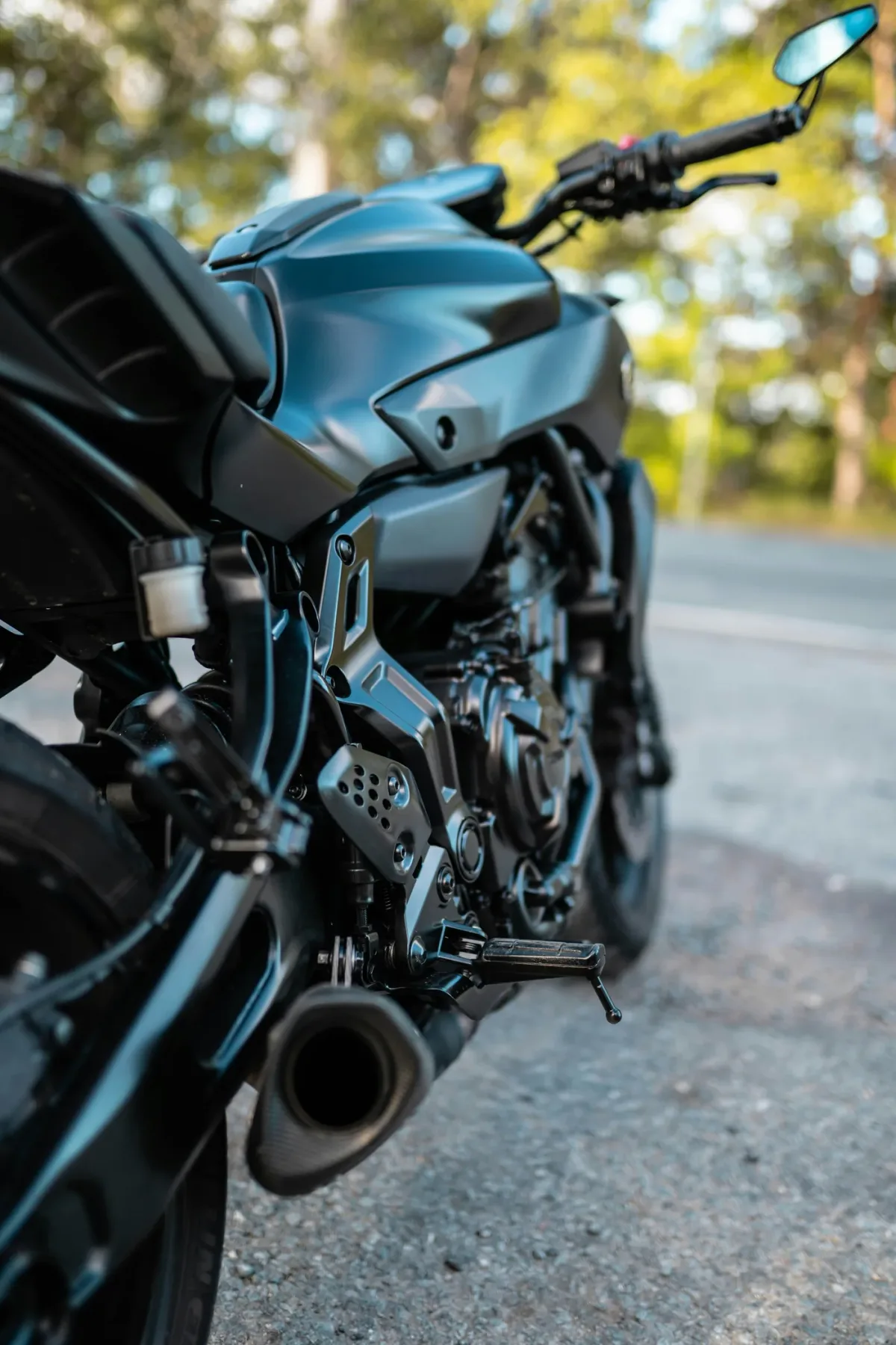 Yamaha MT-07: Review Sincero, Ficha Técnica Traduzida para o Asfalto e Por Que Ela Virou a "Viúva Negra"