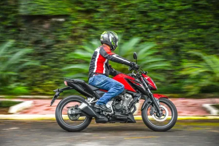 Avaliação Completa Honda CB 300F Twister 2026: A Verdade nas Ruas